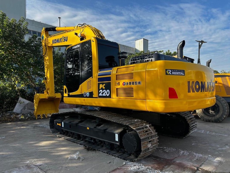 Komatsu PC220 Excavator